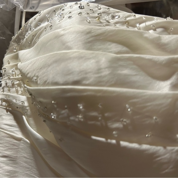 Private label strapless a-line ivory taffeta wedding gown - Picture 11 of 14